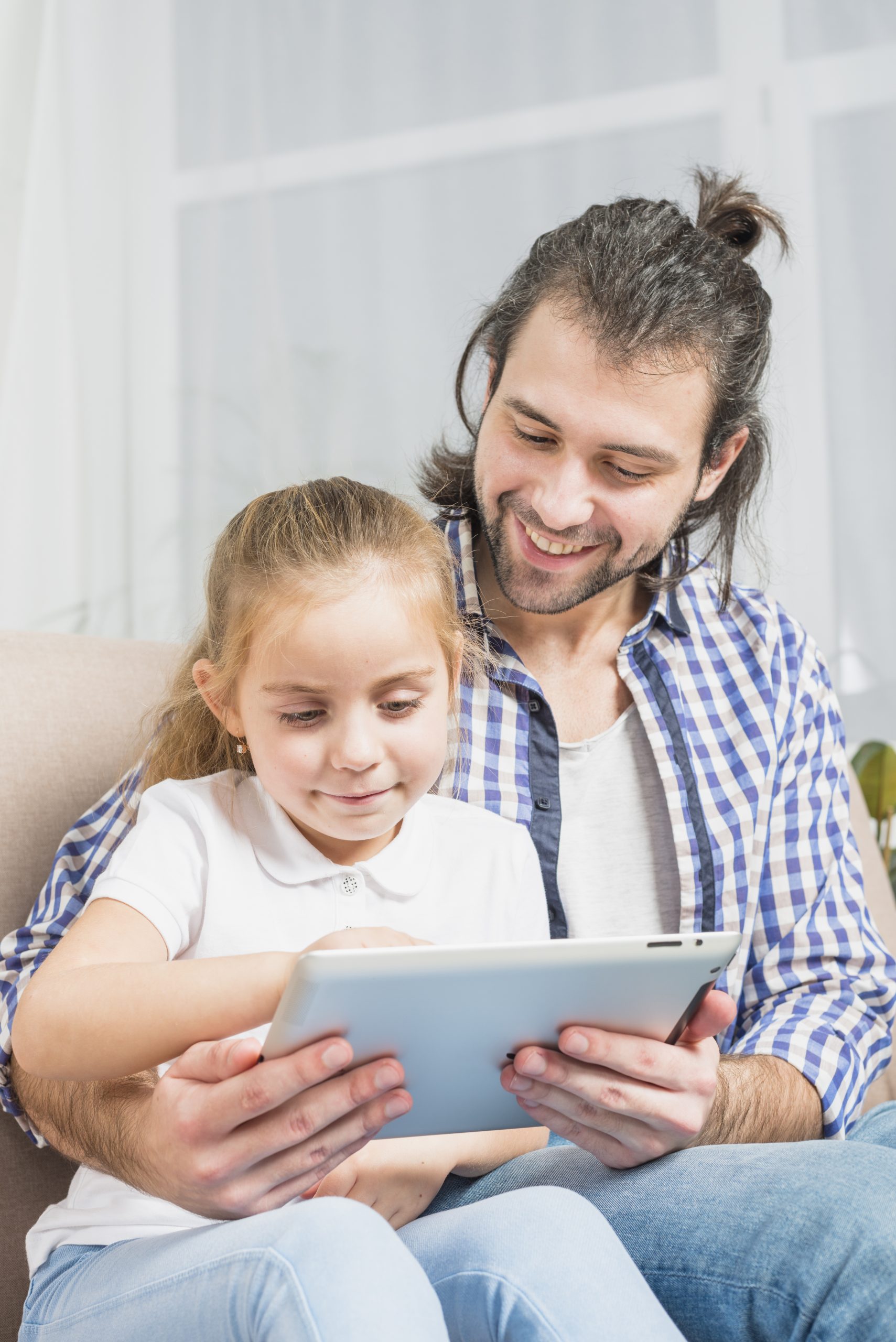 father-daughter-using-tablet